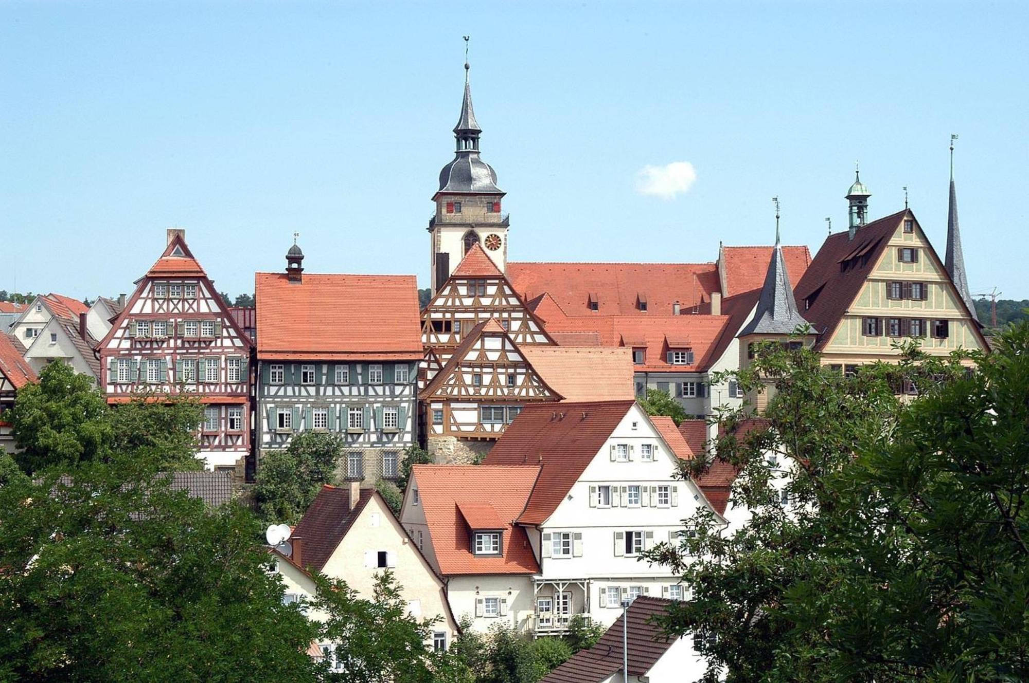 1br 2beds - Kleiner Privater Innenhof- Barrierefrei! -frisch Saniert - Mozart Eins Apartment *